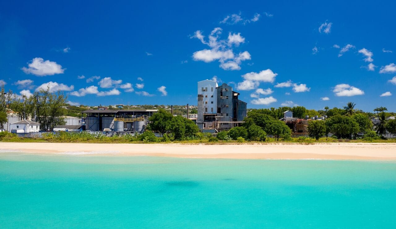 Découvrez les trésors cachés de la Stade’s West Indies Rum Distillery !